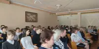 Весенний букет талантов: в Новосадской школе прошел праздничный концерт к 8 Марта